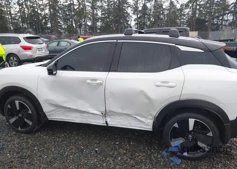 2025 Nissan Kicks Sr Intelligent Awd z USA, uszkodzony, nr VIN 3N8AP6DD7SL405878